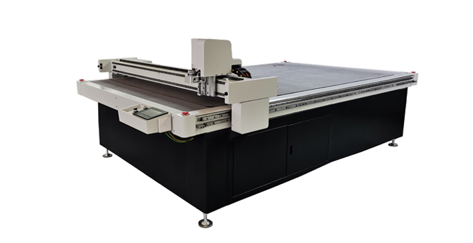 Oscillating Knife Cutting machine Export to Italy