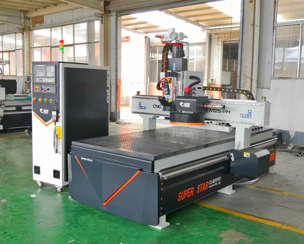 Customized 4*8ft Automatic Disc Tool Changer CNC Cutting Machine Shipped to Latvia